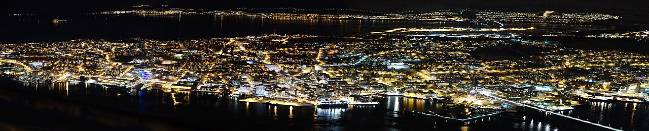 Panoramautsikt over Tromsø by fra Fjellheisen