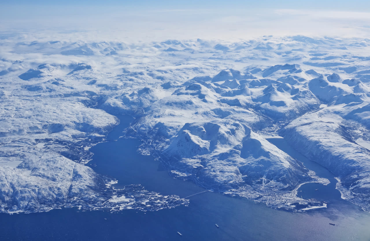 Narvik mellom Rombaken og Beisfjorden med Hålogalandsbrua, byen som er vertskap for Haikjeften