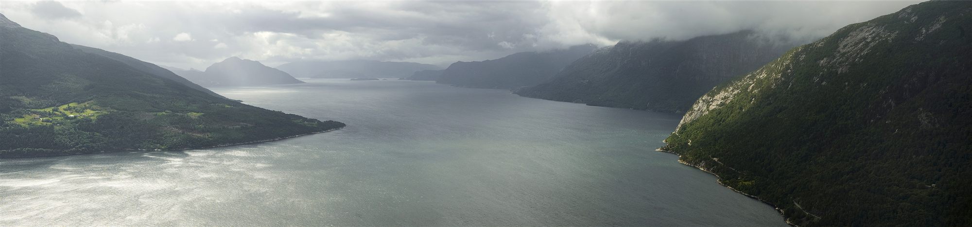 Hardangerfjorden sett som panorama, landskapet rundt Lofthus og Hardanger Musikkfest