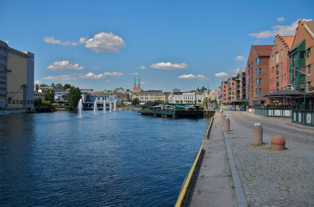 Skien sentrum sett fra havna, byen som er vertskap for Juninatt-festivalen i Lundedalen