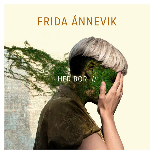 Her bor (2016) cover