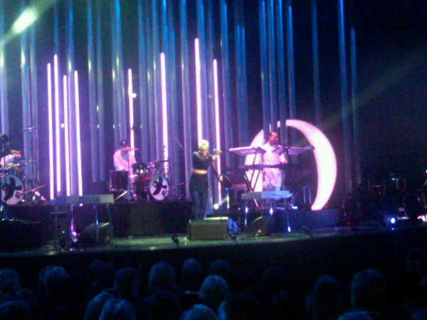 Robyn live