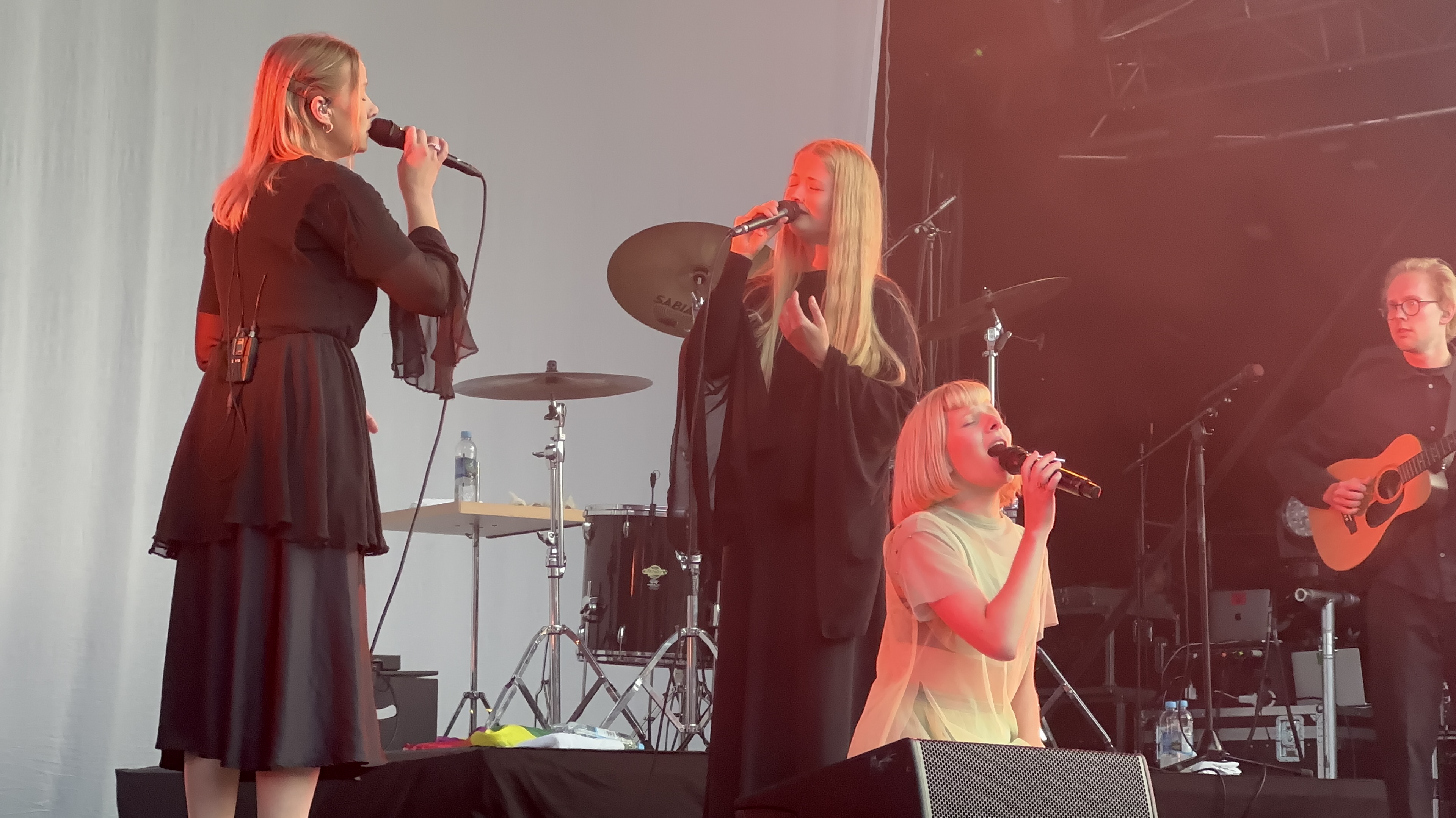 Aurora på scenen under Buktafestivalen 2023 i Telegrafbukta, Tromsø