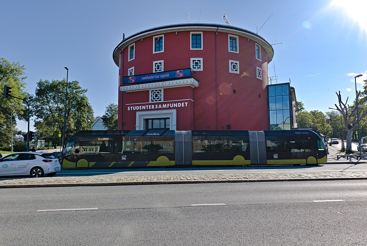 Studentersamfundet i Trondheim – det karakteristiske røde rundbygget ved Elgesetergate